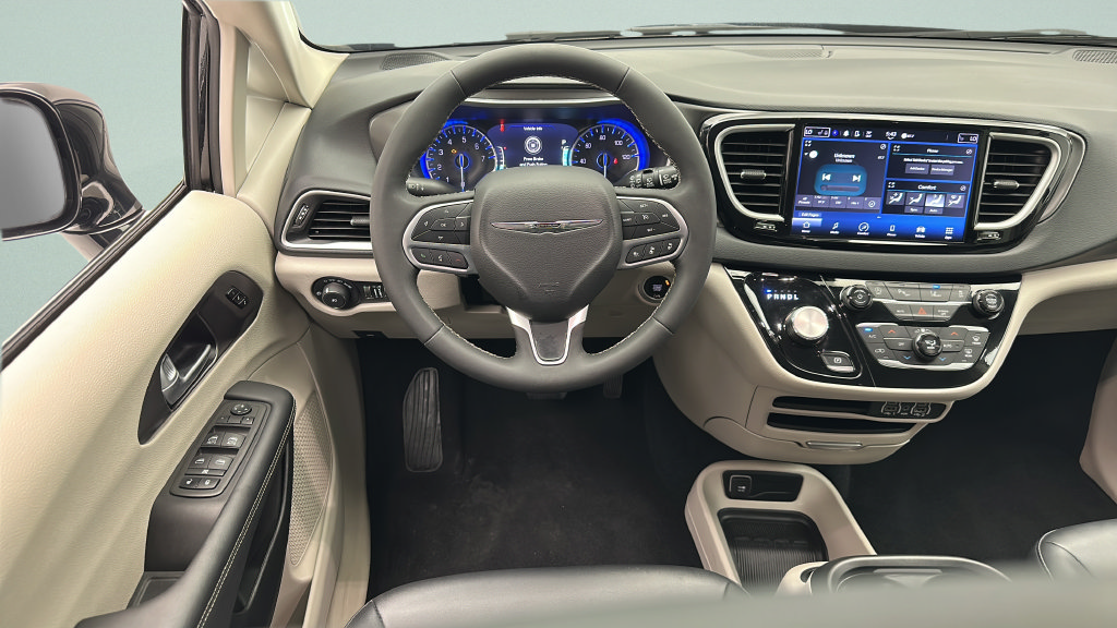 Used 2024 Chrysler Pacifica Touring-L FWD image 10