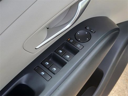 Certified 2025 Hyundai Tucson SE image 16