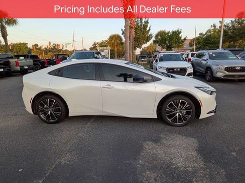 Certified 2024 Toyota Prius XLE FWD image 4