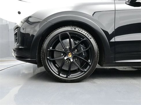 Used 2022 Porsche Cayenne Turbo GT image 6