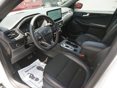 Used 2025 Ford Escape ST-Line w/ Tech Pack #1 FWD image 8