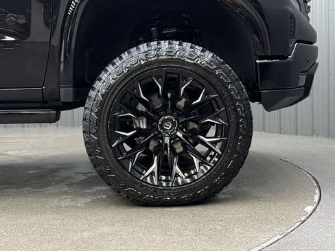 Used 2025 GMC Sierra 1500 Denali Ultimate image 11