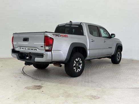 Used 2019 Toyota Tacoma TRD Off-Road w/ Technology Package AWD/4WD image 9