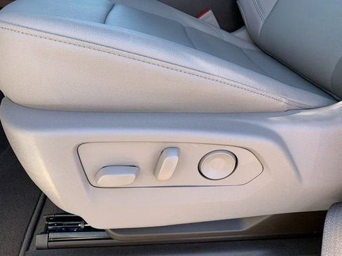 New 2025 GMC Sierra 2500 SLT w/ SLT Convenience Package image 19