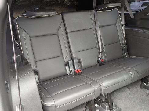 Used 2021 Chevrolet Suburban Premier w/ Premium Package 2 RWD image 22