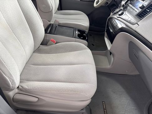 Used 2014 Toyota Sienna LE image 24