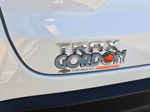 Certified 2025 Chevrolet Trax LT w/ LT Convenience Package FWD image 18