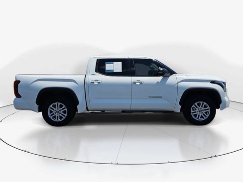 Used 2022 Toyota Tundra SR5 w/ SR5 Premium Package AWD/4WD image 5