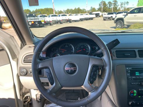 Used 2011 GMC Yukon XL SLT image 16