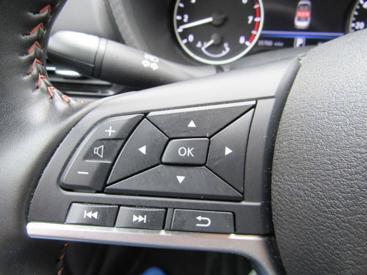 Used 2025 Nissan Sentra SR FWD image 19