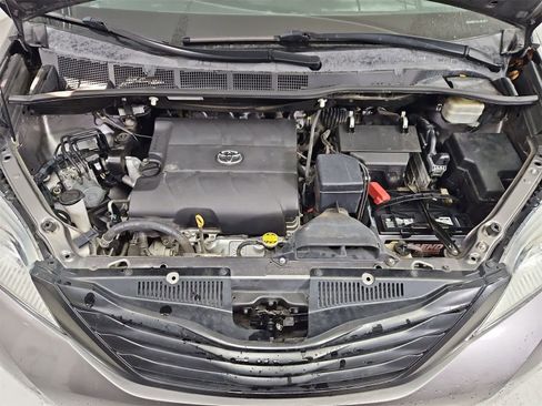 Used 2016 Toyota Sienna L image 14