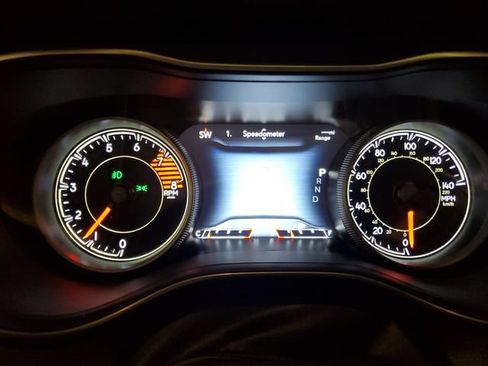 Used 2019 Jeep Cherokee Overland w/ Technology Group AWD/4WD image 16