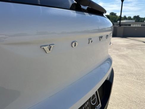 Certified 2026 Volvo XC40 B5 Plus AWD/4WD image 37