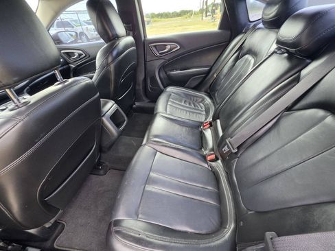 Used 2016 Chrysler 200 Limited FWD image 5