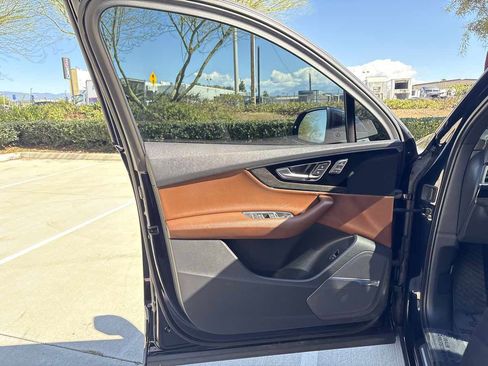 Used 2018 Audi Q7 3.0T Premium Plus w/ Premium Plus Package image 24