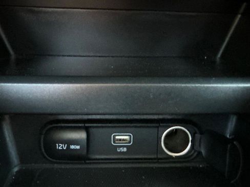 Used 2025 Kia Soul LX w/ LX Technology Package FWD image 32
