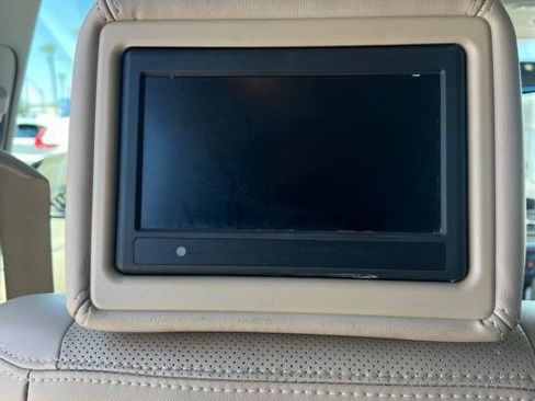 Used 2015 Nissan Pathfinder Platinum w/ Family Entertainment Package FWD image 29