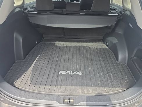 Used 2021 Toyota RAV4 XLE w/ Convenience Package AWD/4WD image 10