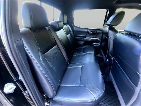 Used 2021 Toyota Tacoma Limited AWD/4WD image 19