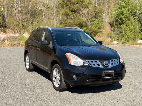 Used 2013 Nissan Rogue SL AWD/4WD image 2