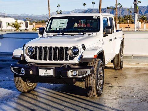 New 2026 Jeep Gladiator Sahara image 4