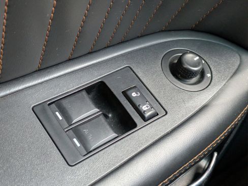 Used 2014 Dodge Challenger R/T image 19