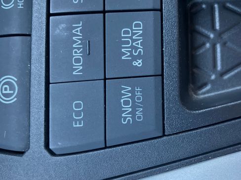 Used 2020 Toyota RAV4 LE w/ All Weather Liner Package AWD/4WD image 27