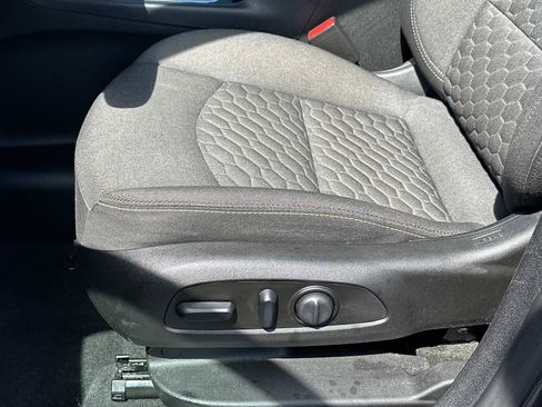 Certified 2019 Chevrolet Equinox LT w/ Sun & Navigation Package FWD image 17