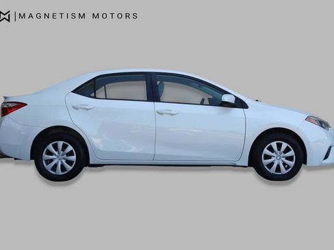 Used 2014 Toyota Corolla LE FWD image 3