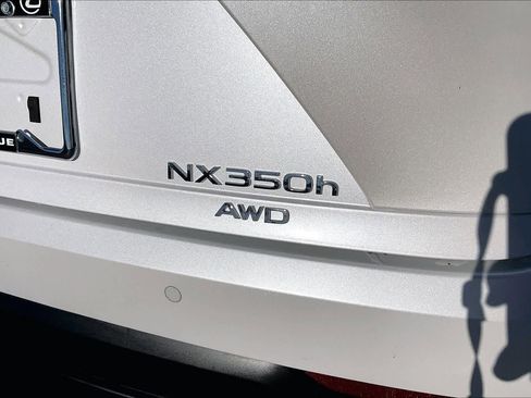 Used 2025 Lexus NX 300h AWD w/ Luxury Package image 9