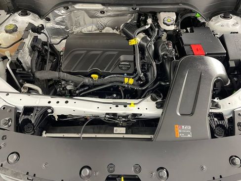 Certified 2025 Chevrolet Trax RS w/ Driver Confidence Package FWD image 19