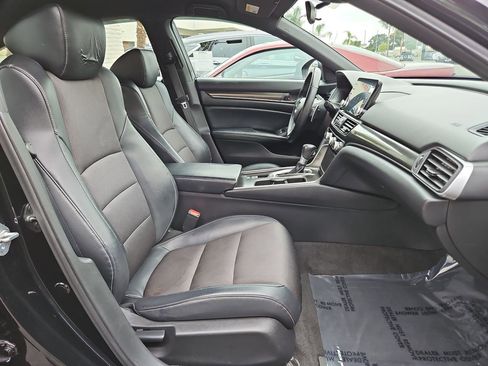 Used 2018 Honda Accord Sport image 32