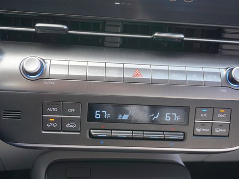 Used 2024 Hyundai Kona SEL w/ Convenience Package AWD/4WD image 13