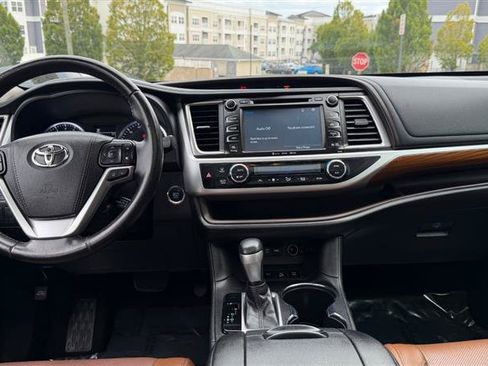 Used 2019 Toyota Highlander Limited AWD/4WD image 27