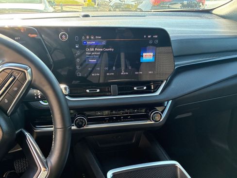 Used 2025 Chevrolet Equinox LT FWD image 17