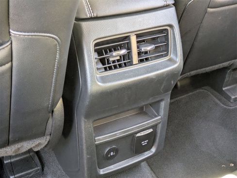 Used 2024 Ford Edge Titanium image 25