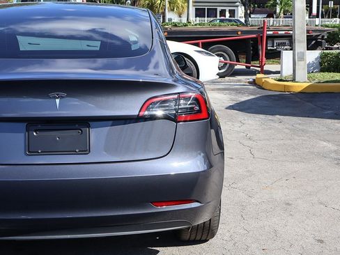 Used 2023 Tesla Model 3 Standard Range image 16