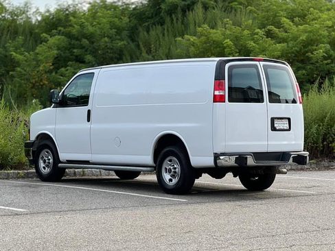 Used 2019 GMC Savana 2500 w/ Driver Convenience Package image 6