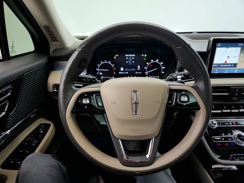 Used 2021 Lincoln Corsair AWD w/ Premium Package image 18