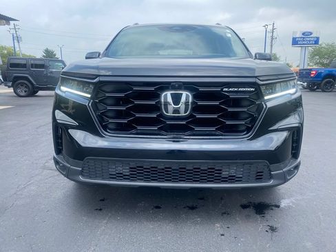 Used 2025 Honda Pilot Black Edition image 8