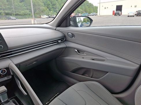 Certified 2025 Hyundai Elantra Sport FWD image 11