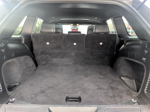 Used 2020 Jeep Grand Cherokee Altitude RWD image 5