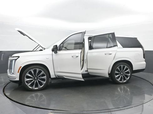 Certified 2025 Cadillac Escalade Premium Luxury Platinum AWD/4WD image 55