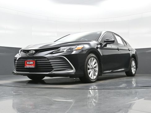 Used 2022 Toyota Camry LE FWD image 27