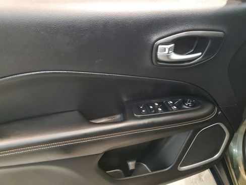 Used 2018 Jeep Compass Latitude w/ Popular Equipment Group image 11