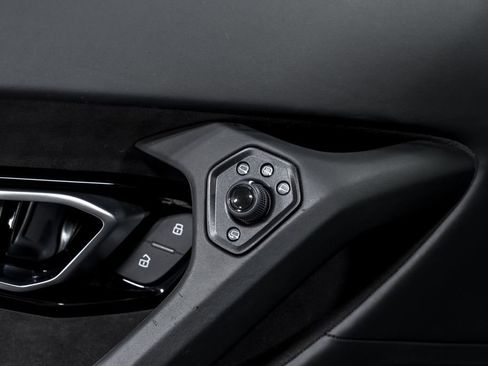 Used 2020 Lamborghini Huracan EVO RWD image 10
