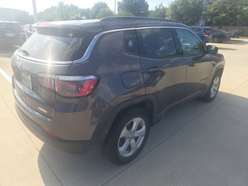 Used 2018 Jeep Compass Latitude w/ Popular Equipment Group FWD image 3