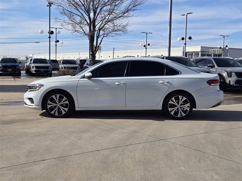 Used 2021 Volkswagen Passat 2.0T SE image 12