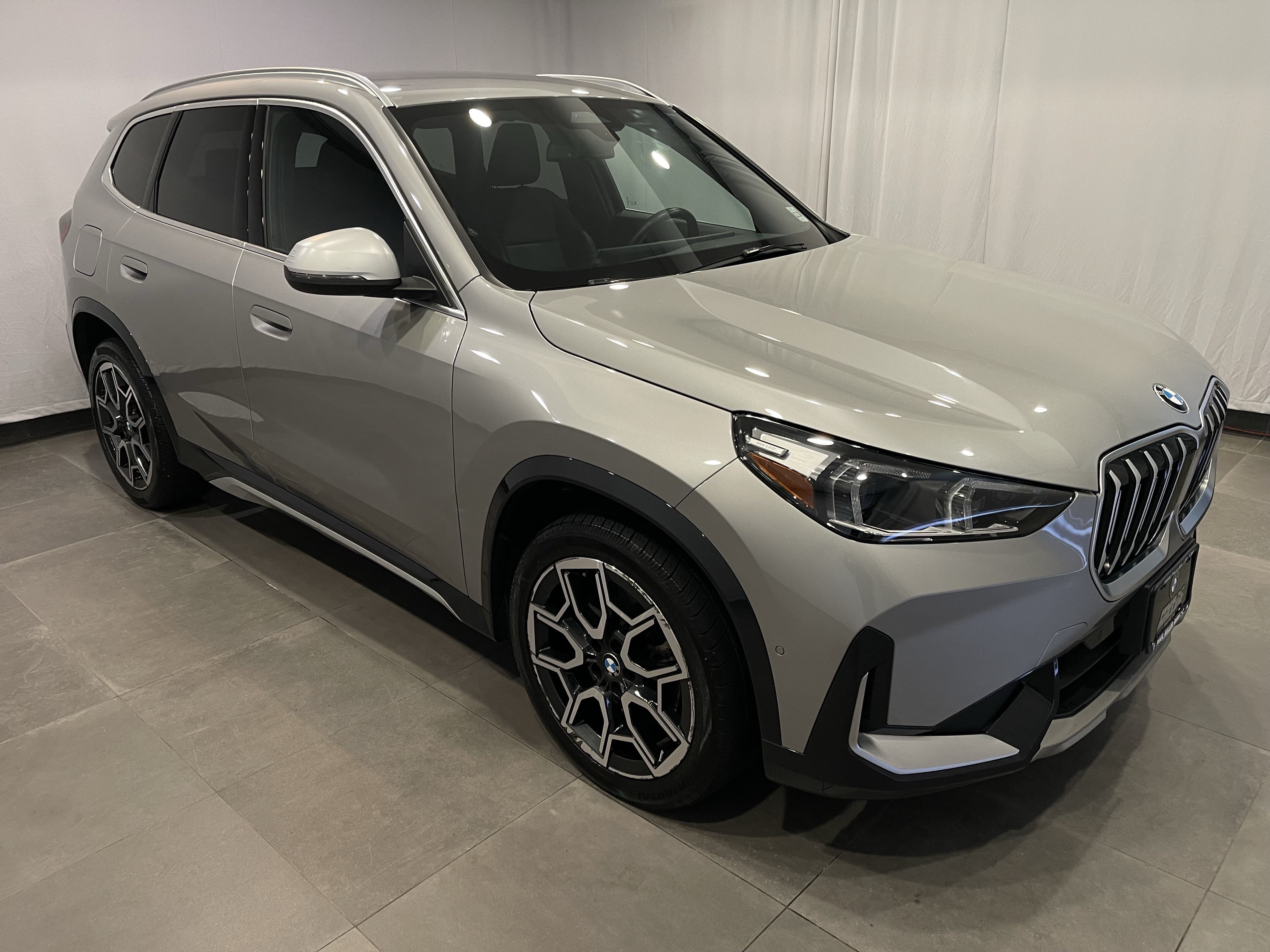 Certified 2023 BMW X1 xDrive28i w/ Convenience Package AWD/4WD image 3