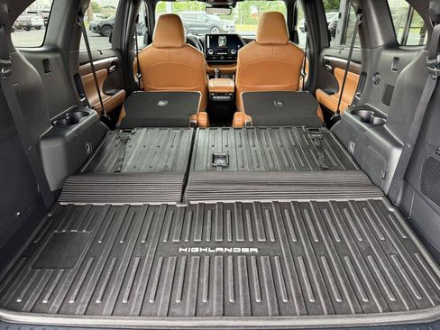 Used 2024 Toyota Highlander Platinum AWD/4WD image 48